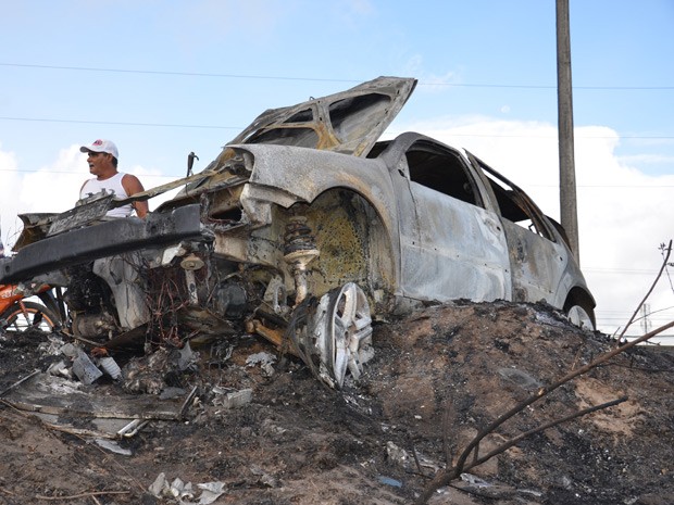 Não há, ainda de acordo com a PRF, informações sobre o condutor. No entanto, órgão afirma que nesse incêndio não houve vítimas. (Foto: Walter Paparazzo/G1) Não há, ainda de acordo com a PRF, informações sobre o condutor. No entanto, órgão afirma que nesse incêndio não houve vítimas. (Foto: Walter Paparazzo/G1)