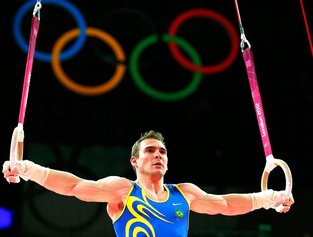 Arthur Zanetti comemora ouro na prova de argola ginástica (Foto: Reuters)