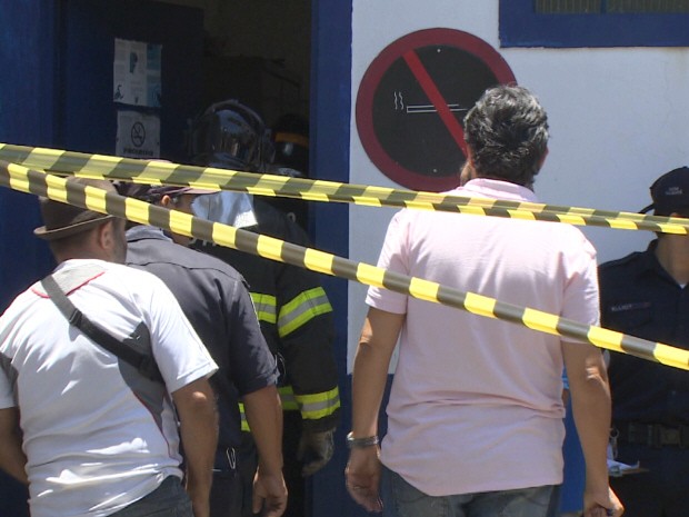 Bomba explode no banheiro de prédio da Prefeitura de Taubaté, SP (Foto: Reprodução/TV Vanguarda)