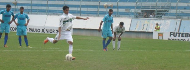 Denner converte o pênalti e garante a vitória do Coritiba sobre o Marília na Copa SP de Futebol Júnior (Foto: Diego Marinelli / Site oficial do Coritiba)