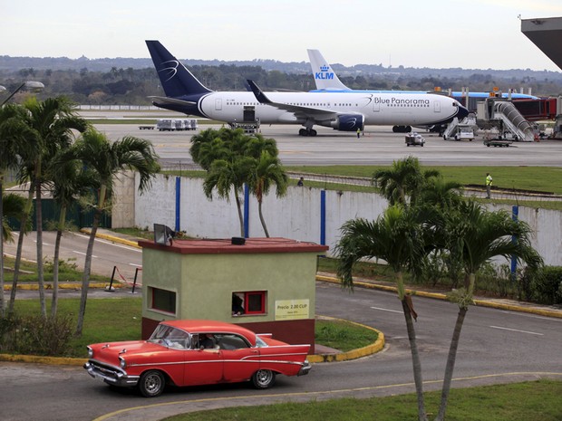 Aeronaves no Aeroporto Internacional Jose Marti, em Havana (Foto: Enrique de la Osa/Reuters)