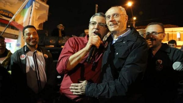 Padilha e Suplicy os novos melhores amigos de campanha (Foto: Reprodução/Twitter)