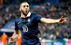 Benzema comemoração França contra Holanda (Foto: Reuters)