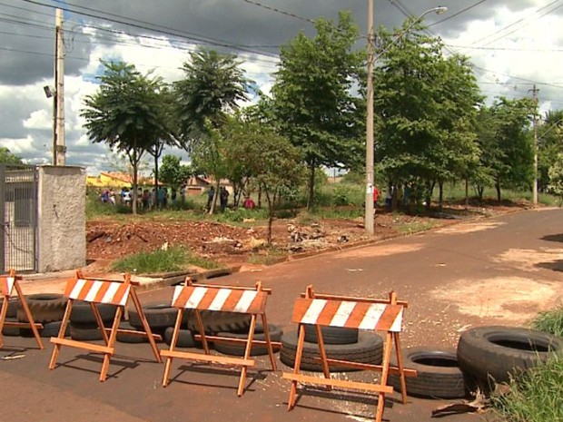 G Moradores De Ribeir O Preto Fazem Vig Lia Contra Invas O De Rea