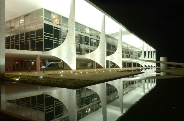 O Palácio do Planalto, projetado pelo próprio Niemeyer e sede do governo federal, onde será velado o corpo do arquiteto (Foto: Wikimedia Commons)