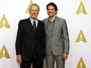 Clint Eastwood e Bradley Cooper participaram de almoço organizado pela Academia de Hollywood, na segunda (2) (Foto: REUTERS/Mario Anzuoni)