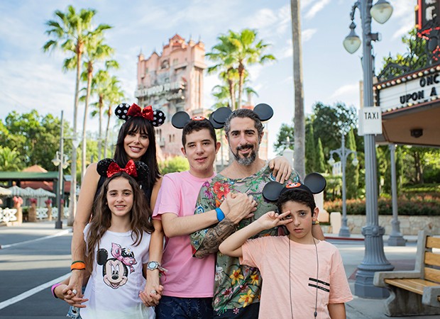 Romeo, Donatella, Suzana Gullo, Marcos Mion e Stefano (Foto: Walt Disney World Resort / Abigail Nilsson) Romeo, Donatella, Suzana Gullo, Marcos Mion e Stefano (Foto: Walt Disney World Resort / Abigail Nilsson)