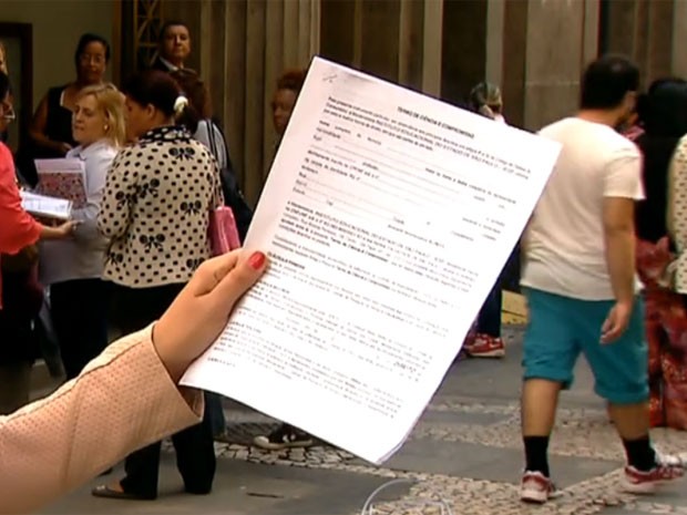 Faculdade distribuiu termo de compromisso para alunos que no renovaram o Fies (Foto: TV Globo/Reproduo)