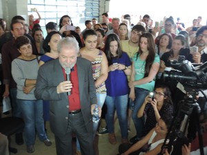 Lula discursou para estudantes da UFSCar em Buri (Foto: Caio Gomes Silveira/G1)