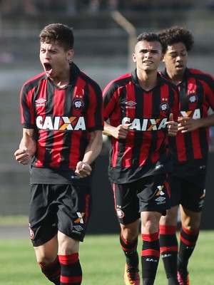 matheus rossetto gol atlético-pr x coritiba atletiba (Foto: Giuliano Gomes/PR Press)
