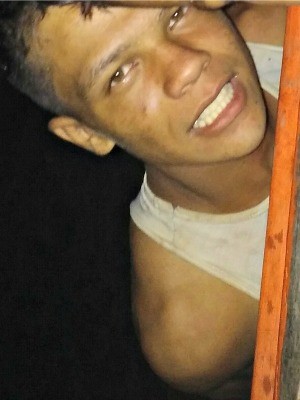 Álex Silva, de 15 anos, foi eletrocutado na noite desta terça-feira (26)  (Foto: Arquivo da família)