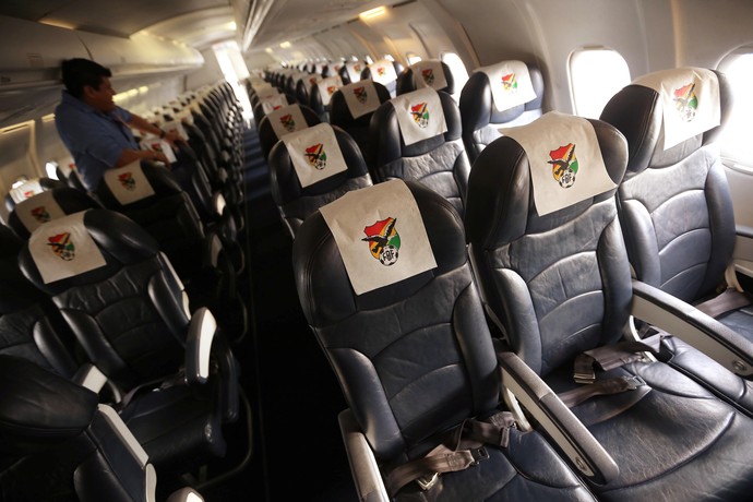 Interior do avião da companhia Boliviana Lamia  (Foto: Reuters)