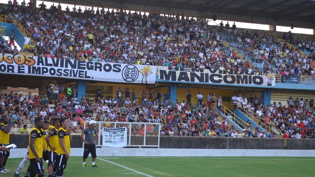 Torcida compareceu em bom núnero no Colosso do Tapajós (créditos: Dominique Cavaleiro/GloboEsporte.com)