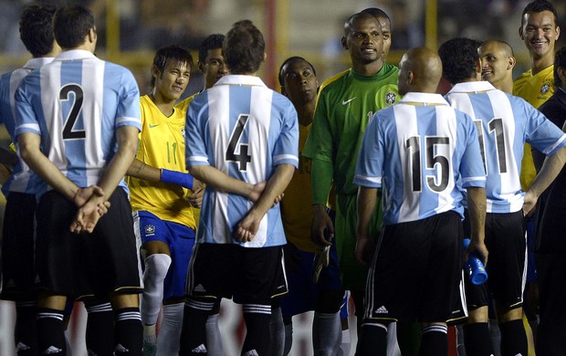 seleção Brasil Argentina sem luz (Foto: AFP)