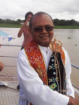Padre Kristiano é da Indonesia mas mora em Ilha Comprida (Foto: Arquivo Pesoal)