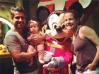 Nívea Stelmann leva a filha de seis meses para a Disney