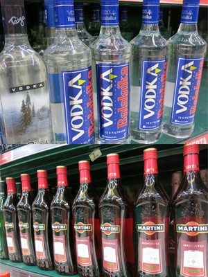 Vodka ou Martini são opções de destilados (Foto: Mariane Rossi/G1)
