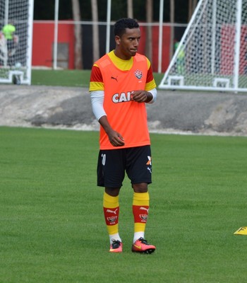 Diogo Mateus lateral do Vitória (Foto: Francisco Galvão / Divulgação / E.C. Vitória) Diogo Mateus lateral do Vitória (Foto: Francisco Galvão / Divulgação / E.C. Vitória)