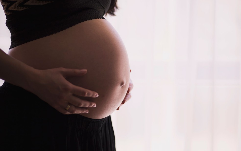 Hemorragia pós-parto é a principal causa de mortes em casos de gravidez e de maternidade precoce (Foto: Freestocks/Joanna Malinowska)
