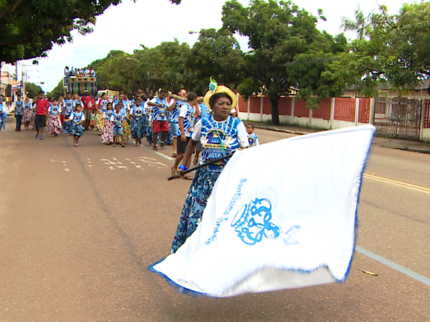 Bandeirada reuniu comunidade do Laguinho e do Santa Rita, antigo bairro da Favela (Foto: Reprodução/TV Amapá)