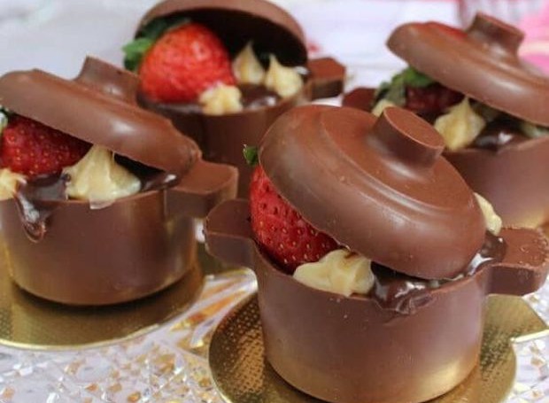 Panelinhas de chocolate entram no clima da festa e ainda servem de comidinha para os convidados (Foto: Pinterest / Reprodução)
