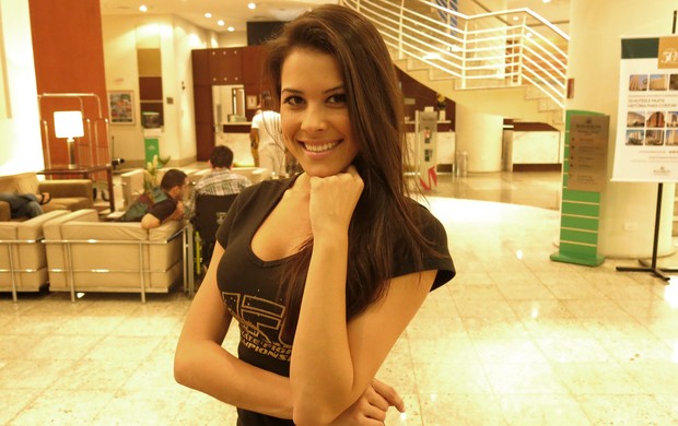 Ring girl do UFC Camila Oliveira (Foto: Ivan Raupp)