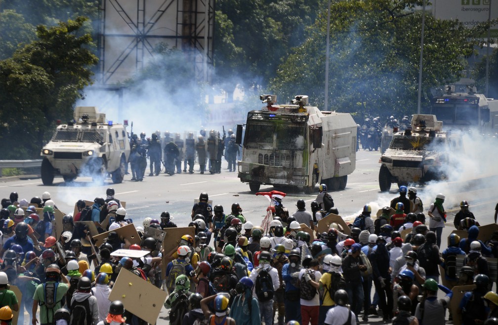 Manifestação contra o governo tem distúrbio nesta quinta (Foto: FEDERICO PARRA / AFP)