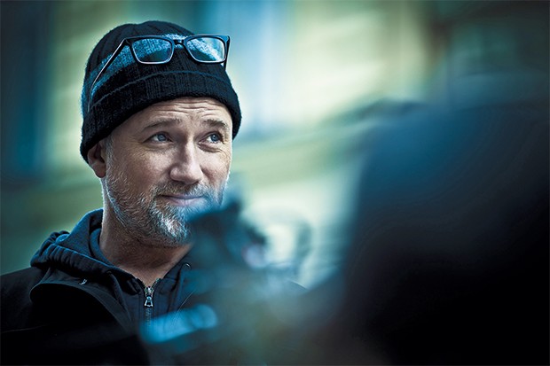 CRÍTICO Fincher no set.  Sua visão fria do mundo se reflete em cada detalhe de seus filmes (Foto: Divulgação)