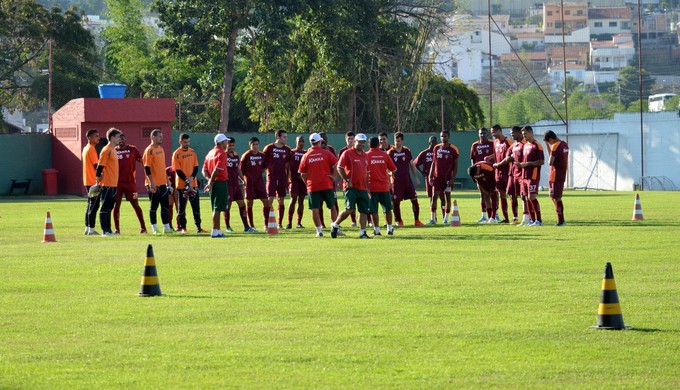 Boa Esporte treina no CT da Rua Paraná (Foto: Régis Melo)