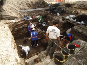 Já foram encontrados cerca de 300 esqueletos no sítio arqueológico (Foto: Unisul/Divulgação)