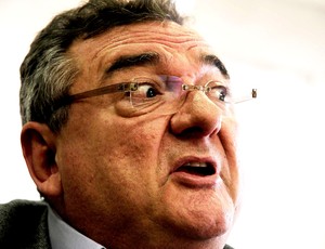 Presidente do Corinthians desiste de Nilmar, mas promete tentar plano B