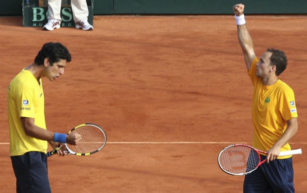 Marcelo Melo e Bruno Soares na Copa Davis (Foto: Reuters)
