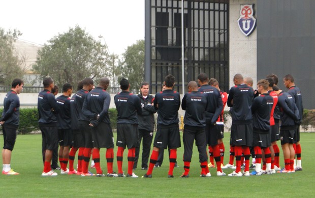 Jogadores do Atlético-GO treinam em Santiago (Foto: Felipe Furtado/Atlético-GO)