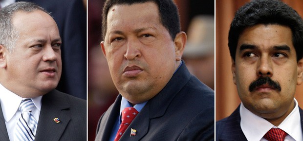 Chávez (centro) e os dois mais prováveis protagonistas imediatos de sua sucessão: Diosdado Cabello (esquerda) e Nicolás Maduro (Foto: AP) Chávez (centro) e os dois mais prováveis protagonistas imediatos de sua sucessão: Diosdado Cabello (esquerda) e Nicolás Maduro (Foto: AP)