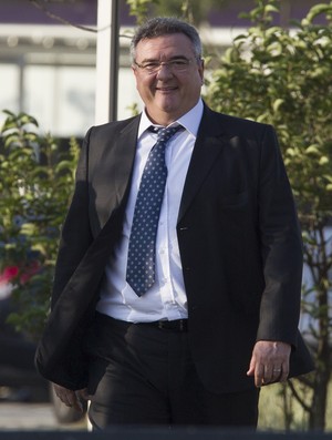 Escolha de novo técnico interrompe ciclo de contratações no Corinthians