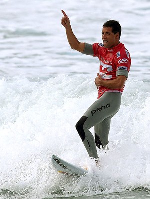 Adriano de Souza surfe Mineirinho Rio Pro  (Foto: EFE)