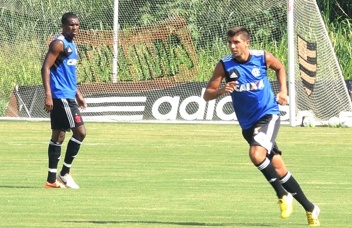 Lucas Mugni no treino do Flamengo (Foto: Cahê Mota)