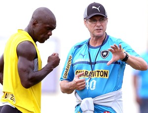 Seedorf e Oswaldo de Oliveira no treino do Botafogo (Foto: Jorge William / Ag. O Globo)