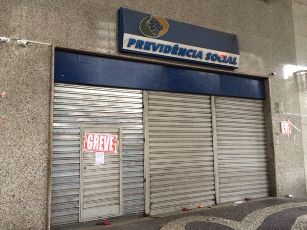 A unidade da Av. Presidente Vargas, no Centro da cidade, está completamente fechada (Foto: G1)