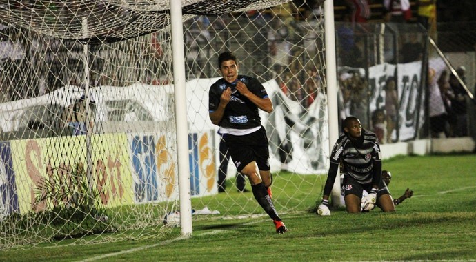 Treze 1 x 0 Santa Cruz, no Estádio Presidente Vargas, Série C do Campeonato Brasileiro, gol de Giancarlo (Foto: Magnus Menezes / Jornal da Paraíba) Treze 1 x 0 Santa Cruz, no Estádio Presidente Vargas, Série C do Campeonato Brasileiro, gol de Giancarlo (Foto: Magnus Menezes / Jornal da Paraíba)