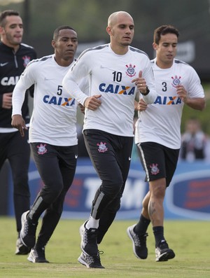 Fábio Santos mostra alívio com gol; Timão o coloca em fila para renovar