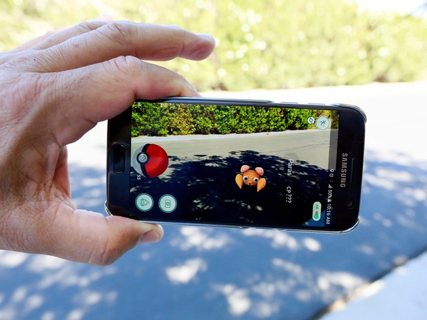 O jogo de realidade aumentada 'Pokemon Go' é visto na tela de um smartphone em foto ilustrativa tirada em Palm Springs, na Califórnia, EUA (Foto: Sam Mircovich/Reuters)