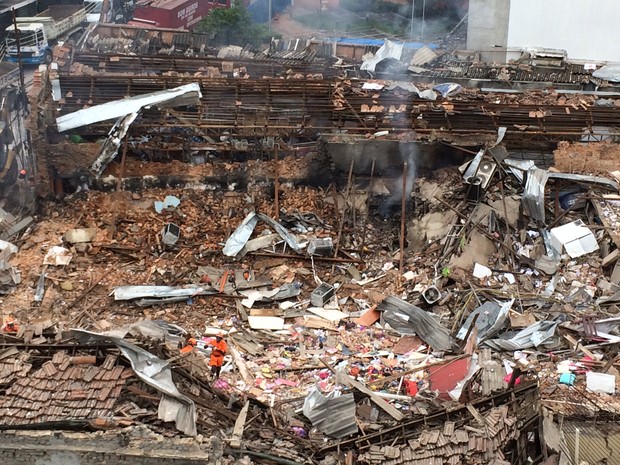 Foto mostra escombros após explosão (Foto: Henrique Coelho/G1 )