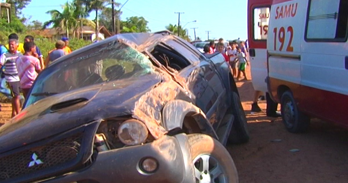 G Ap S Bater Carro Caminhonete Capota E Condutora Fica Ferida Na Br