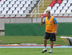 Oswaldo de Oliveira treino Botafogo (Foto: Thales Soares / Globoesporte.com)