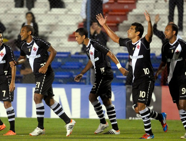 Diego Souza gol Vasco (Foto: AP)