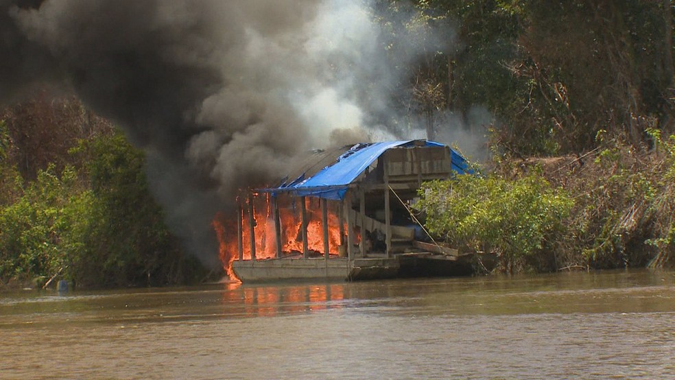 Local foi inutilizado para evitar que garimpeiros voltem à região  (Foto: Exército/Divulgação)