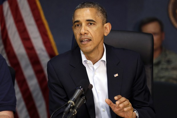 Obama fala durante visita ao centro de resposta a tempestades do governo federal, em Washington, neste domingo (28)  (Foto: Jacquelyn Martin / AFP)