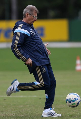 Oswaldo prioriza finalizações em treino só com reservas no Palmeiras