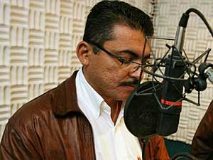 O jornalista Alfredo Villatoro em imagem de arquivo da Rádio HRN. (Foto: Rádio HRN / AP Photo)